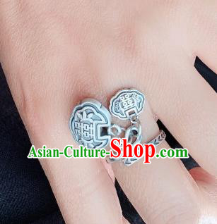 Chinese Handmade Ethnic Silver Carving Lock Ring National Wedding Circlet Jewelry Chinese Handmade Ethnic Silver Carving Lock Ring National Wedding Circlet Jewelry