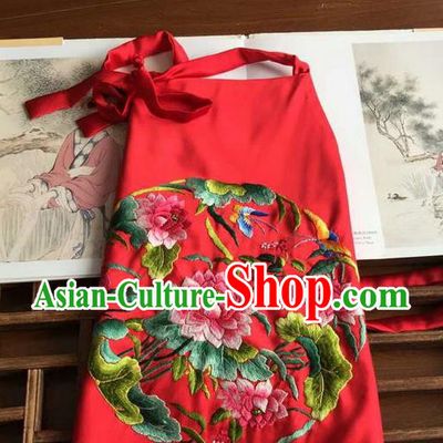 China Traditional Stomachers Handmade Embroidered Lotus Red Silk Bellyband