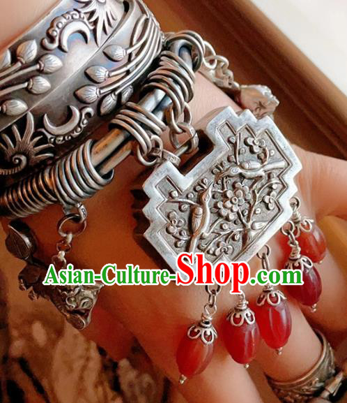 Handmade Chinese Silver Lock Bracelet Accessories Traditional Culture Jewelry Agate Tassel Bangle Handmade Chinese Silver Lock Bracelet Accessories Traditional Culture Jewelry Agate Tassel Bangle