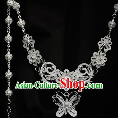 China Traditional Hanfu Plum Blossom Necklace Accessories Ancient Princess Silver Butterfly Necklet Pendant