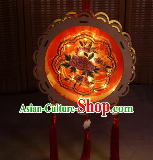 China Embroidery Peony Red Silk Lamp Handmade Flower Drum Lantern Embroidered Portable Lantern China Embroidery Peony Red Silk Lamp Handmade Flower Drum Lantern Embroidered Portable Lantern