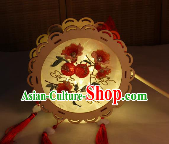 China Embroidery Pomegranate Silk Lamp Embroidered Portable Lantern Handmade Flower Drum Lantern China Embroidery Pomegranate Silk Lamp Embroidered Portable Lantern Handmade Flower Drum Lantern