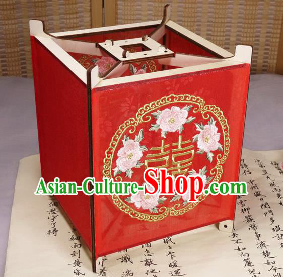 China Handmade Red Chiffon Desk Lamp Embroidered Palace Lantern Embroidery Peony Lantern China Handmade Red Chiffon Desk Lamp Embroidered Palace Lantern Embroidery Peony Lantern
