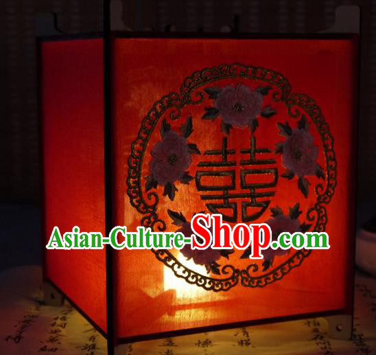 China Handmade Red Chiffon Desk Lamp Embroidered Palace Lantern Embroidery Peony Lantern China Handmade Red Chiffon Desk Lamp Embroidered Palace Lantern Embroidery Peony Lantern