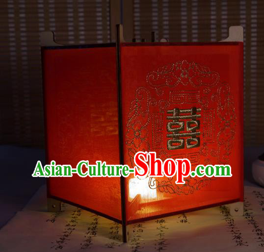 China Handmade Red Chiffon Desk Lamp Embroidered Palace Lantern Embroidery Peony Lantern China Handmade Red Chiffon Desk Lamp Embroidered Palace Lantern Embroidery Peony Lantern