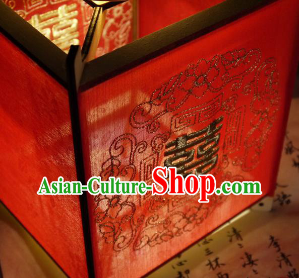 China Handmade Red Chiffon Desk Lamp Embroidered Palace Lantern Embroidery Peony Lantern China Handmade Red Chiffon Desk Lamp Embroidered Palace Lantern Embroidery Peony Lantern