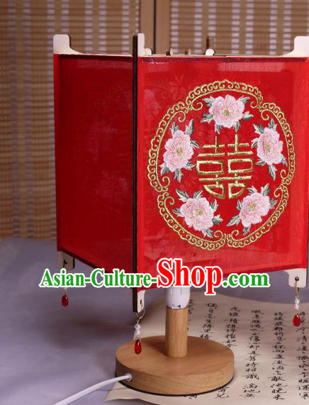 China Handmade Red Chiffon Desk Lamp Embroidered Palace Lantern Embroidery Peony Lantern China Handmade Red Chiffon Desk Lamp Embroidered Palace Lantern Embroidery Peony Lantern