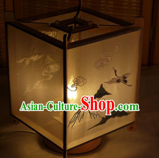 China Traditional New Year Lantern Handmade Embroidered Crane Desk Lamp Classical Palace Lantern China Traditional New Year Lantern Handmade Embroidered Crane Desk Lamp Classical Palace Lantern