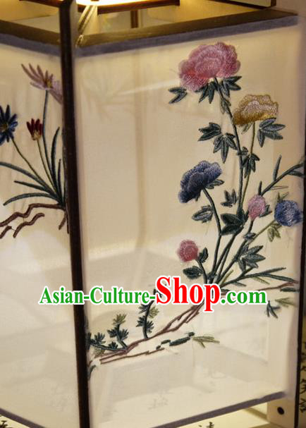 China Handmade Hanging Lamp Classical Embroidered Peony Palace Lantern Traditional Silk Hexagon Lanterns China Handmade Hanging Lamp Classical Embroidered Peony Palace Lantern Traditional Silk Hexagon Lanterns