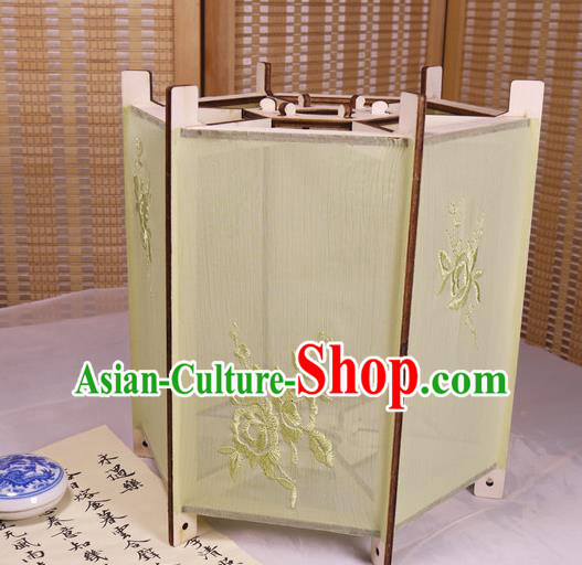 China Traditional Light Yellow Silk Hexagon Lanterns Handmade Hanging Lamp Classical Embroidered Palace Lantern China Traditional Light Yellow Silk Hexagon Lanterns Handmade Hanging Lamp Classical Embroidered Palace Lantern
