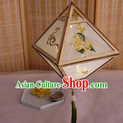 China Classical Rhombus Palace Lantern Traditional Spring Festival Lanterns Handmade Embroidered Osmanthus Portable Lamp