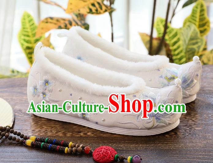 China Classical Embroidered Lotus Shoes Traditional Winter White Cloth Shoes Hanfu Shoes China Classical Embroidered Lotus Shoes Traditional Winter White Cloth Shoes Hanfu Shoes