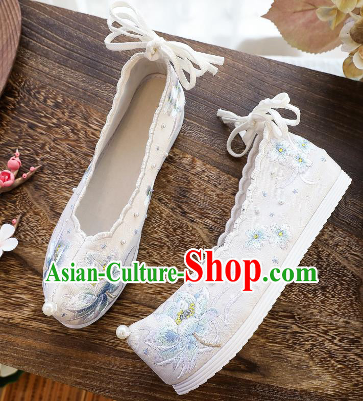 China Hanfu Bow Shoes Traditional White Cloth Shoes Classical Embroidered Lotus Shoes China Hanfu Bow Shoes Traditional White Cloth Shoes Classical Embroidered Lotus Shoes