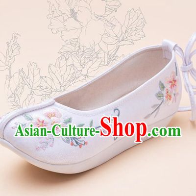 China Traditional Hanfu Shoes Ming Dynasty Women Shoes Classical Embroidered White Cloth Shoes
