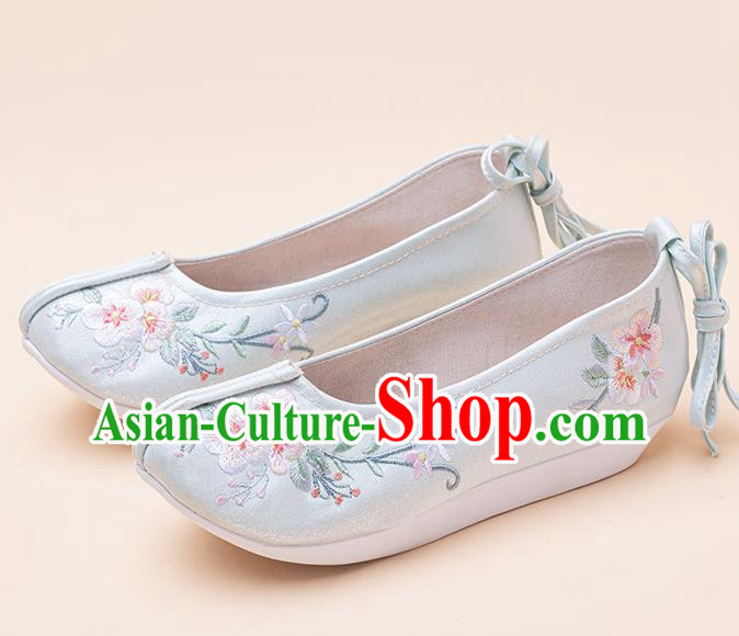 China Classical Embroidered Light Green Cloth Shoes Traditional Hanfu Shoes Ming Dynasty Women Shoes China Classical Embroidered Light Green Cloth Shoes Traditional Hanfu Shoes Ming Dynasty Women Shoes