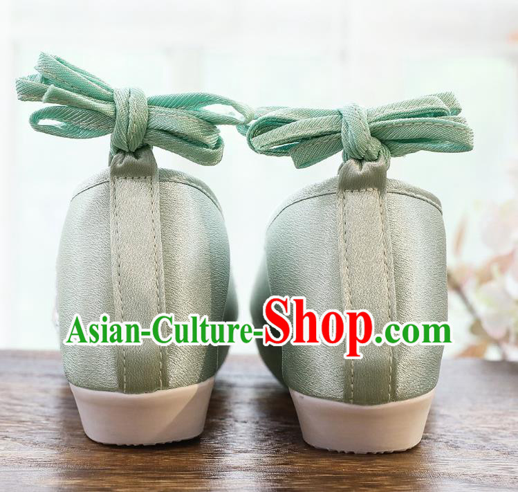 China Traditional Hanfu Shoes Winter Women Shoes Classical Embroidered Fox Light Green Satin Shoes China Traditional Hanfu Shoes Winter Women Shoes Classical Embroidered Fox Light Green Satin Shoes