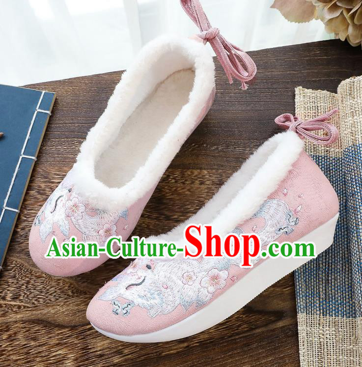 China Winter Pink Cloth Shoes Classical Embroidered Fox Shoes Traditional Women Hanfu Shoes China Winter Pink Cloth Shoes Classical Embroidered Fox Shoes Traditional Women Hanfu Shoes