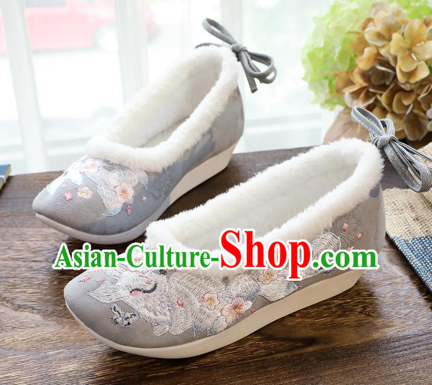 China Traditional Women Hanfu Shoes Winter Grey Cloth Shoes Classical Embroidered Fox Shoes China Traditional Women Hanfu Shoes Winter Grey Cloth Shoes Classical Embroidered Fox Shoes