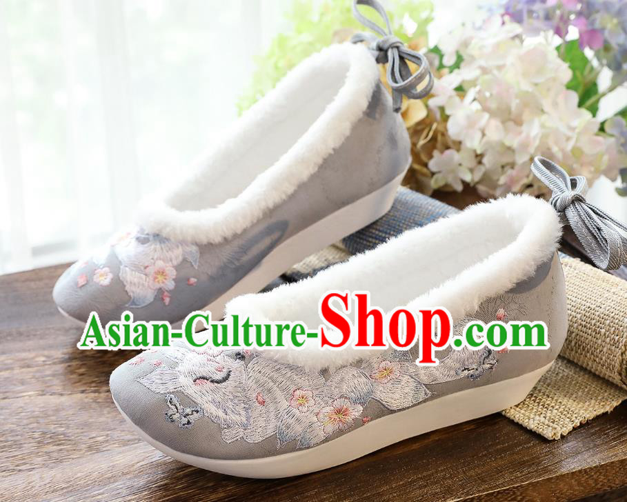 China Traditional Women Hanfu Shoes Winter Grey Cloth Shoes Classical Embroidered Fox Shoes China Traditional Women Hanfu Shoes Winter Grey Cloth Shoes Classical Embroidered Fox Shoes