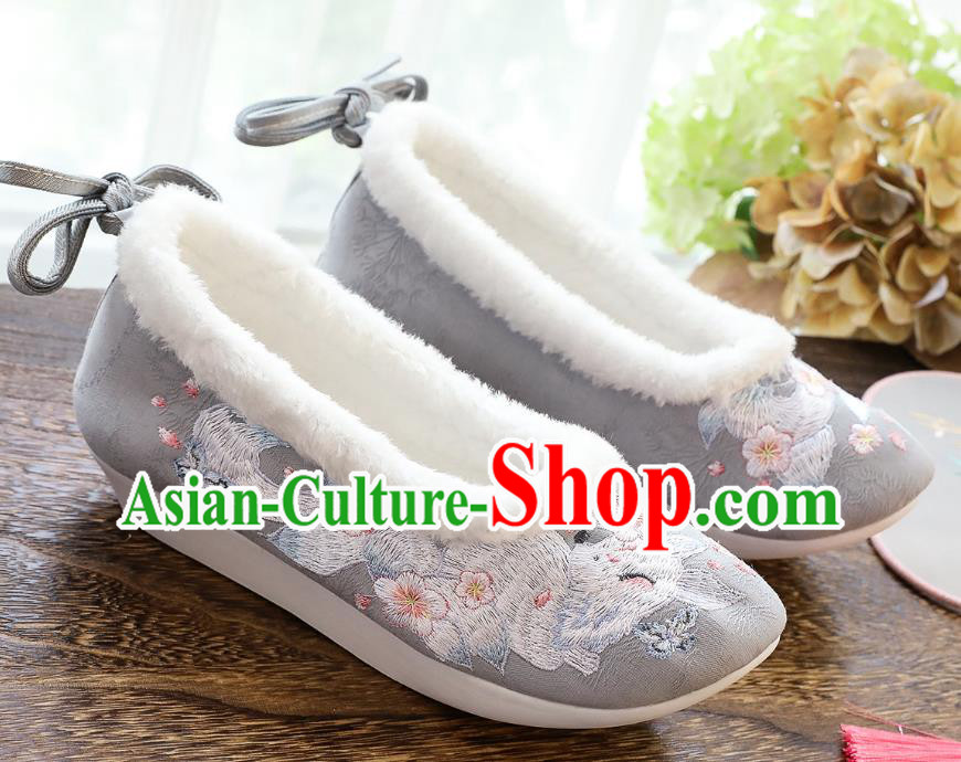 China Traditional Women Hanfu Shoes Winter Grey Cloth Shoes Classical Embroidered Fox Shoes China Traditional Women Hanfu Shoes Winter Grey Cloth Shoes Classical Embroidered Fox Shoes