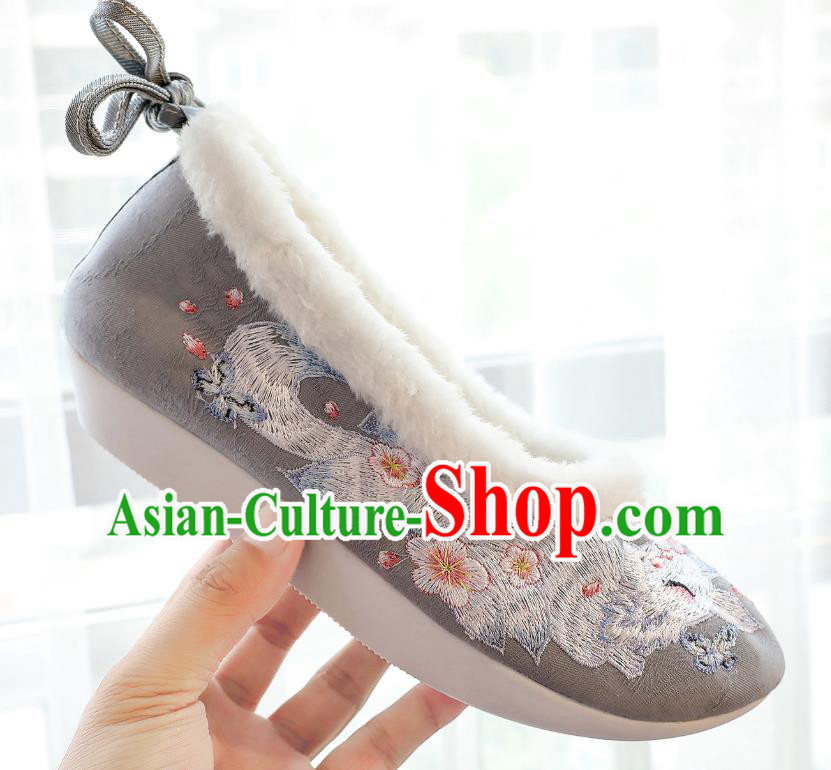 China Traditional Women Hanfu Shoes Winter Grey Cloth Shoes Classical Embroidered Fox Shoes China Traditional Women Hanfu Shoes Winter Grey Cloth Shoes Classical Embroidered Fox Shoes