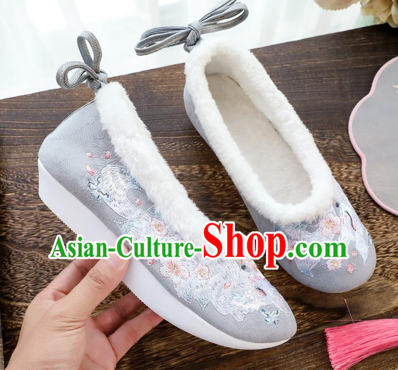 China Traditional Women Hanfu Shoes Winter Grey Cloth Shoes Classical Embroidered Fox Shoes China Traditional Women Hanfu Shoes Winter Grey Cloth Shoes Classical Embroidered Fox Shoes