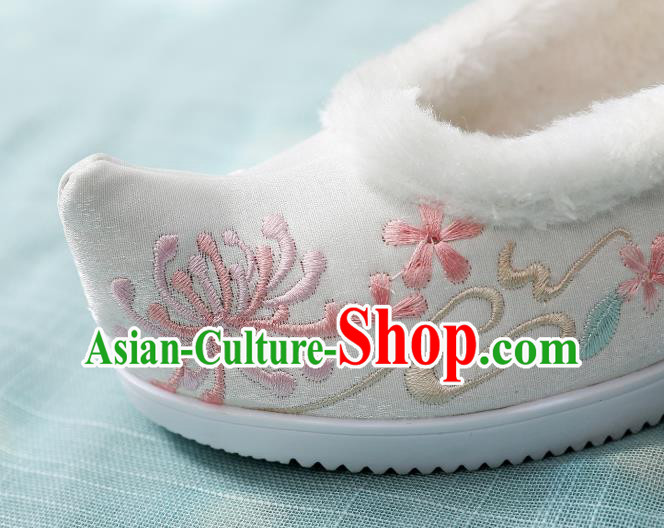 China Ming Dynasty Hanfu Shoes Classical White Cloth Shoes Traditional Embroidered Manjusaka Shoes China Ming Dynasty Hanfu Shoes Classical White Cloth Shoes Traditional Embroidered Manjusaka Shoes