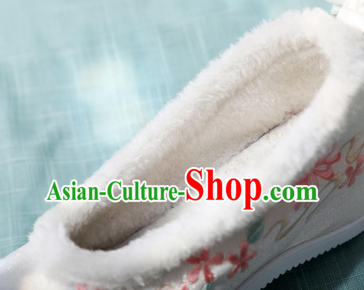 China Ming Dynasty Hanfu Shoes Classical White Cloth Shoes Traditional Embroidered Manjusaka Shoes China Ming Dynasty Hanfu Shoes Classical White Cloth Shoes Traditional Embroidered Manjusaka Shoes