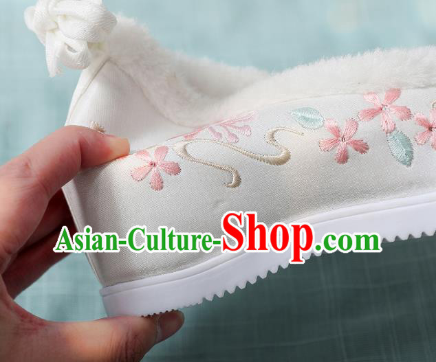 China Ming Dynasty Hanfu Shoes Classical White Cloth Shoes Traditional Embroidered Manjusaka Shoes China Ming Dynasty Hanfu Shoes Classical White Cloth Shoes Traditional Embroidered Manjusaka Shoes