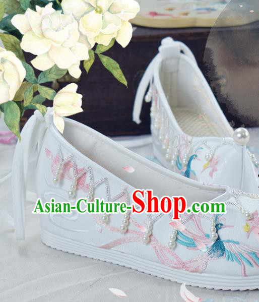 China Traditional Wedding White Cloth Shoes Women Xiu He Embroidered Shoes National Shoes China Traditional Wedding White Cloth Shoes Women Xiu He Embroidered Shoes National Shoes