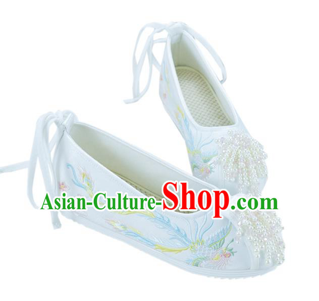 China Women White Embroidered Shoes Wedding Beads Tassel Shoes Traditional Xiuhe Suit Shoes China Women White Embroidered Shoes Wedding Beads Tassel Shoes Traditional Xiuhe Suit Shoes