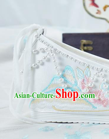 China Women White Embroidered Shoes National Beads Shoes Traditional Hanfu Shoes China Women White Embroidered Shoes National Beads Shoes Traditional Hanfu Shoes