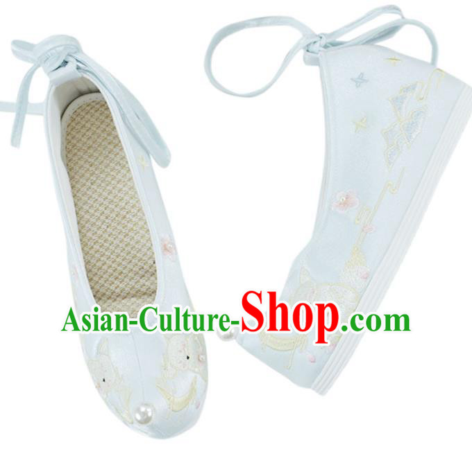 China Embroidered Shoes National Women Shoes Traditional White Cloth Shoes China Embroidered Shoes National Women Shoes Traditional White Cloth Shoes