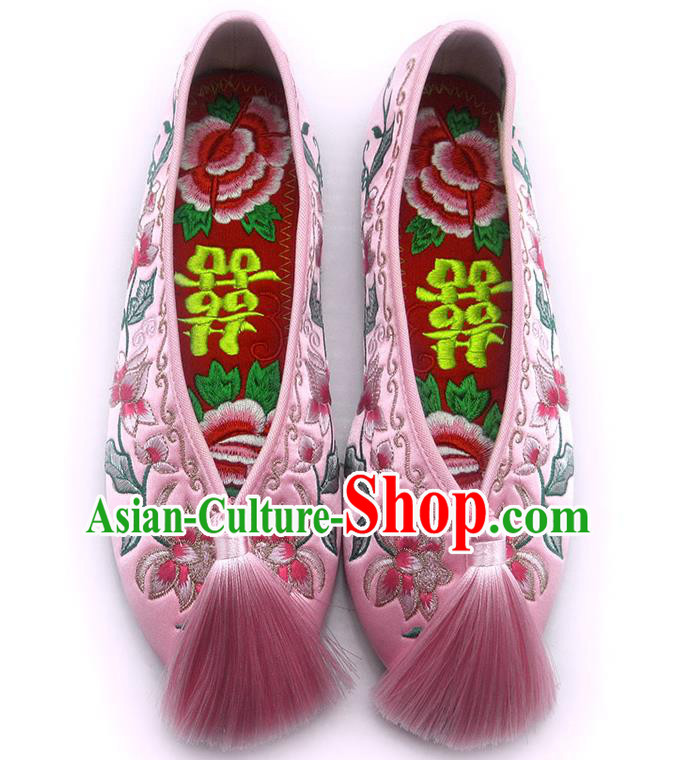 China Classical Bride Shoes Wedding Pink Satin Shoes Traditional Embroidered Flowers Shoes China Classical Bride Shoes Wedding Pink Satin Shoes Traditional Embroidered Flowers Shoes
