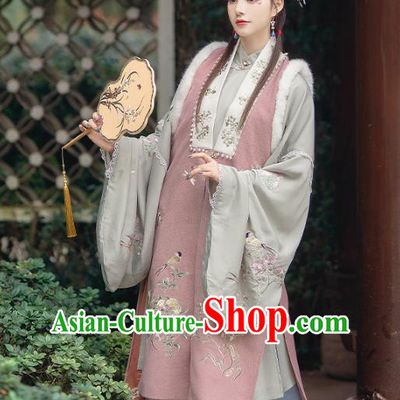 China Ancient Ming Dynasty Court Beauty Historical Clothing Traditional Embroidered Hanfu Garment Costumes