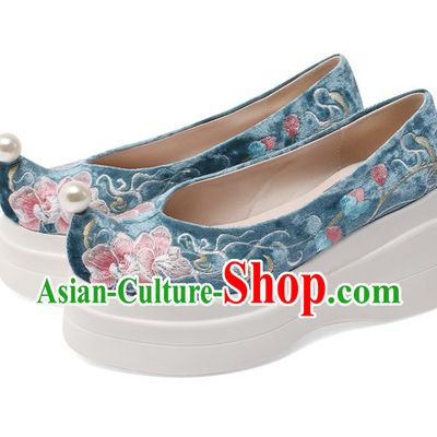 China Blue Velvet Shoes Traditional Hanfu Pearl Shoes Embroidered Peony Platform Shoes