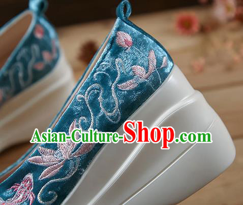 China Traditional Hanfu Platform Shoes Embroidered Lotus Fish Shoes Blue Velvet Shoes China Traditional Hanfu Platform Shoes Embroidered Lotus Fish Shoes Blue Velvet Shoes