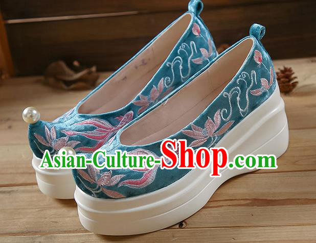 China Traditional Hanfu Platform Shoes Embroidered Lotus Fish Shoes Blue Velvet Shoes China Traditional Hanfu Platform Shoes Embroidered Lotus Fish Shoes Blue Velvet Shoes
