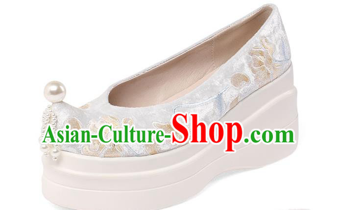 China White Velvet Shoes Traditional Hanfu Pearls Tassel Shoes Embroidered Flowers Platform Shoes China White Velvet Shoes Traditional Hanfu Pearls Tassel Shoes Embroidered Flowers Platform Shoes