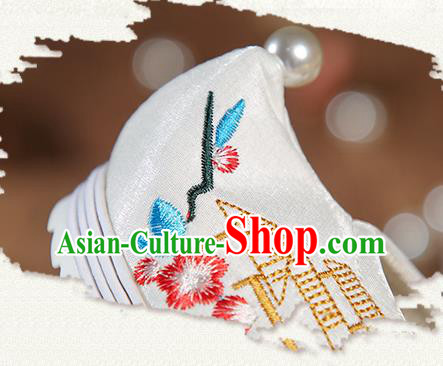 China Embroidered White Satin Shoes Ancient Princess Shoes Traditional Hanfu Pearl Shoes China Embroidered White Satin Shoes Ancient Princess Shoes Traditional Hanfu Pearl Shoes
