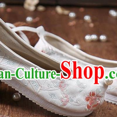 China Traditional Ming Dynasty Shoes Embroidered Peony White Cloth Shoes Ancient Princess Hanfu Shoes