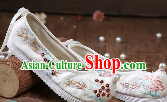 China Traditional Hanfu Shoes Embroidered Sequins Shoes Ancient Ming Dynasty Princess White Satin Shoes China Traditional Hanfu Shoes Embroidered Sequins Shoes Ancient Ming Dynasty Princess White Satin Shoes