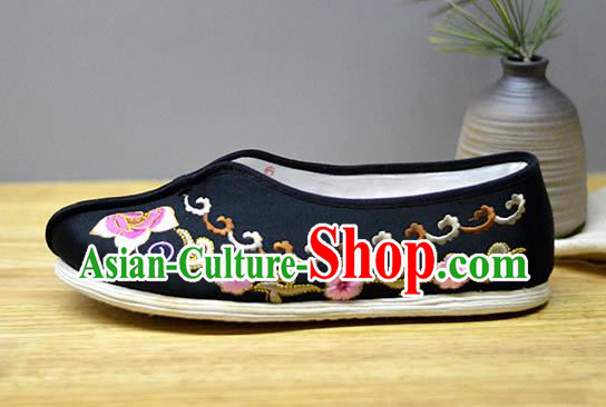 China Traditional Wedding Shoes Black Cloth Shoes National Embroidered Plum Shoes China Traditional Wedding Shoes Black Cloth Shoes National Embroidered Plum Shoes