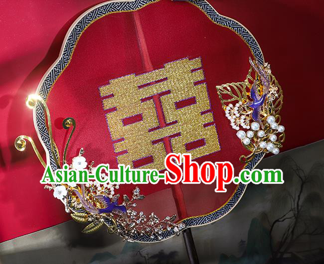 China Handmade Bride Palace Fan Traditional Wedding Xiuhe Suit Fan Embroidered Red Silk Fan China Handmade Bride Palace Fan Traditional Wedding Xiuhe Suit Fan Embroidered Red Silk Fan