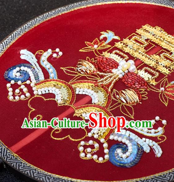 China Traditional Xiuhe Suit Red Silk Circular Fan Handmade Bride Palace Fan Wedding Fan China Traditional Xiuhe Suit Red Silk Circular Fan Handmade Bride Palace Fan Wedding Fan