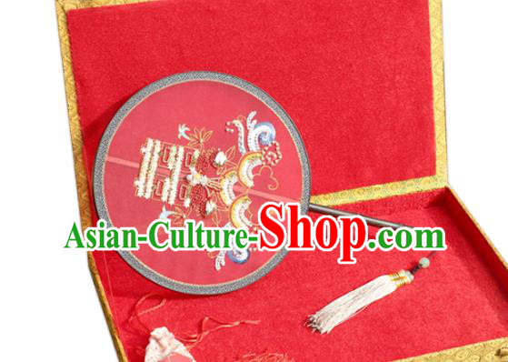 China Traditional Xiuhe Suit Red Silk Circular Fan Handmade Bride Palace Fan Wedding Fan China Traditional Xiuhe Suit Red Silk Circular Fan Handmade Bride Palace Fan Wedding Fan