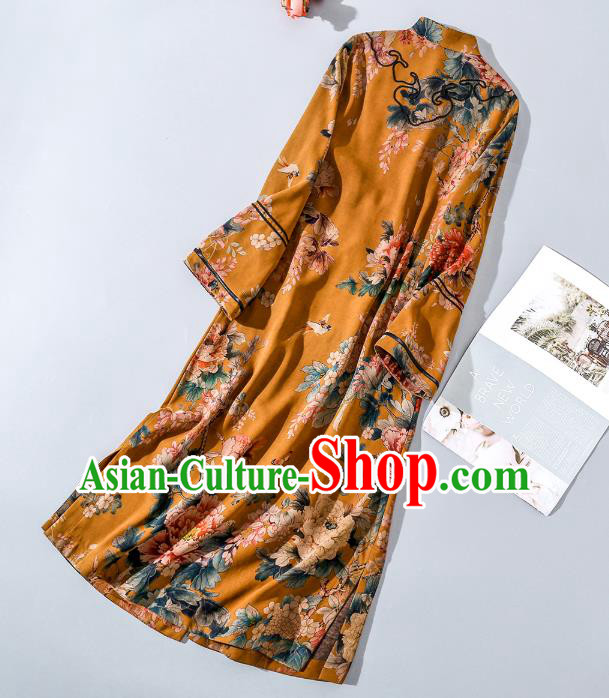 China Classical Outer Garment Costume Traditional Tang Suit Yellow Silk Long Dust Coat China Classical Outer Garment Costume Traditional Tang Suit Yellow Silk Long Dust Coat
