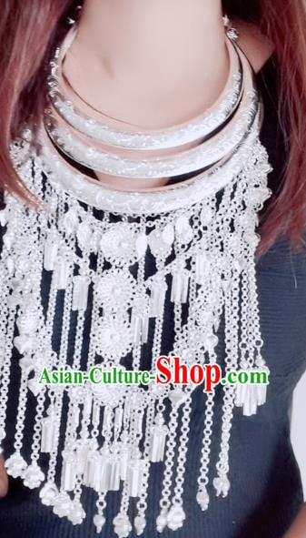 China Traditional Guizhou Ethnic Necklet Jewelry Miao Nationality Silver Necklace Accessories China Traditional Guizhou Ethnic Necklet Jewelry Miao Nationality Silver Necklace Accessories