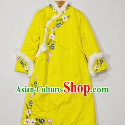 China Woman Outer Garment Traditional Embroidered Yellow Silk Cotton Wadded Jacket Winter Tang Suit Coat