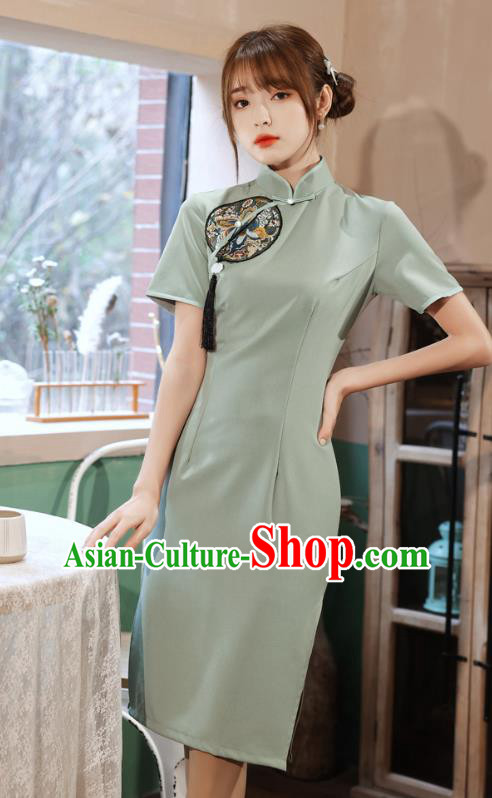 Chinese Classical Qipao Dress Traditional Young Girl Light Green Cheongsam Chinese Classical Qipao Dress Traditional Young Girl Light Green Cheongsam